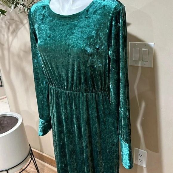 ON 34TH
Women's Crushed Velvet Midi Dress - Picture 6 of 6